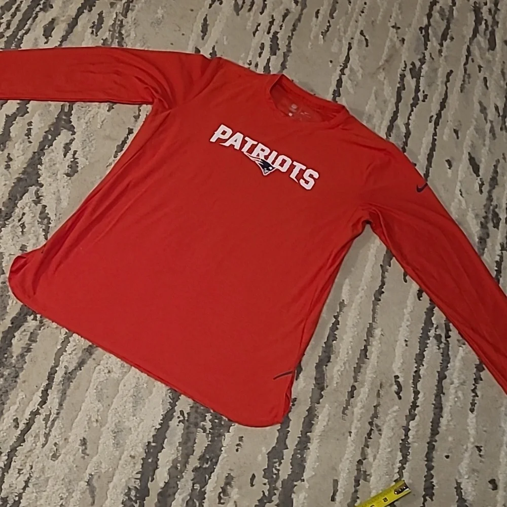 Nike NFL New England Patriots Sideline long sleeve, size med. UNISEX